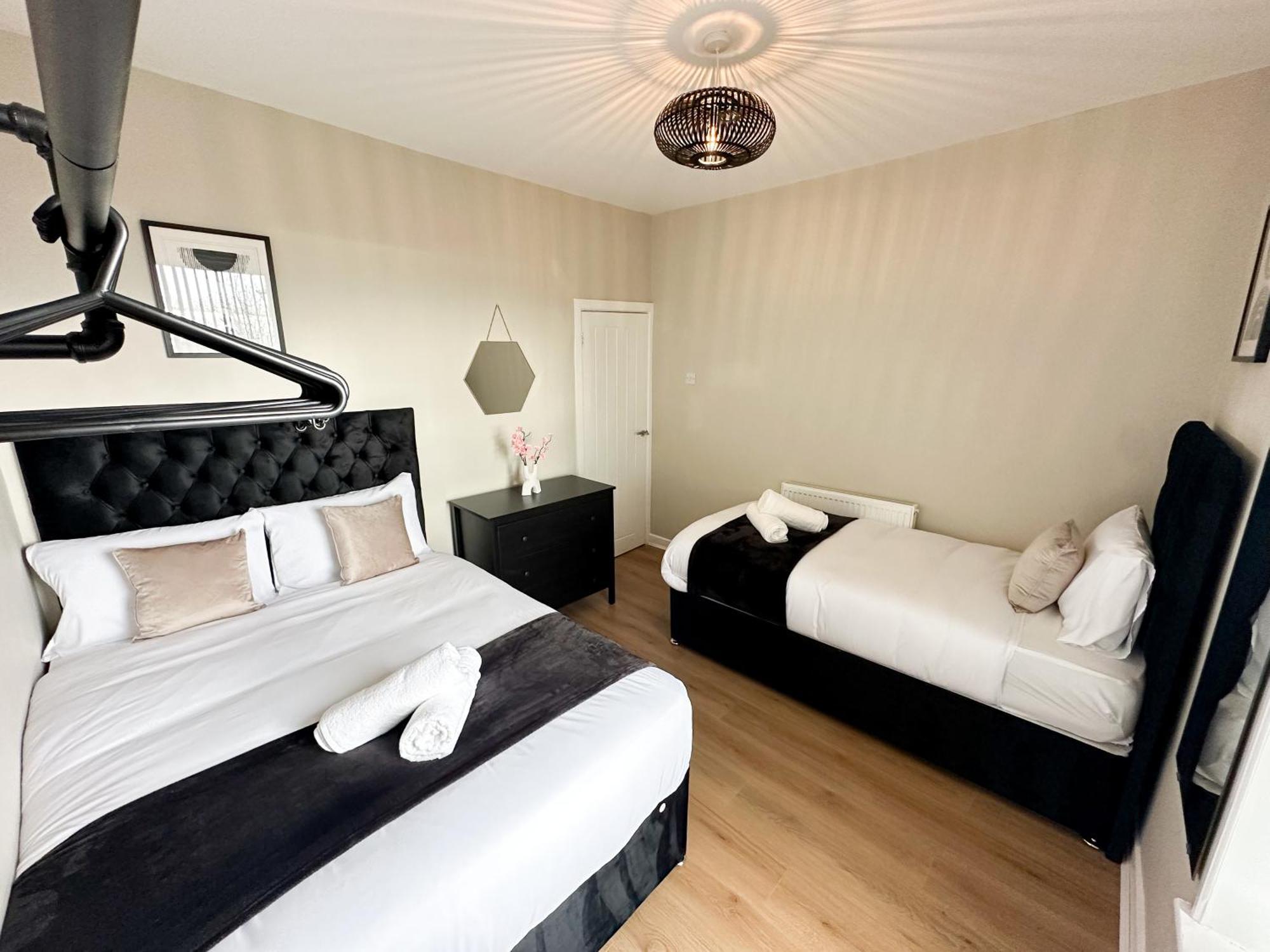 2 Bedroom House 10 Mins To City Centre & Albert Dock Ливърпул Екстериор снимка