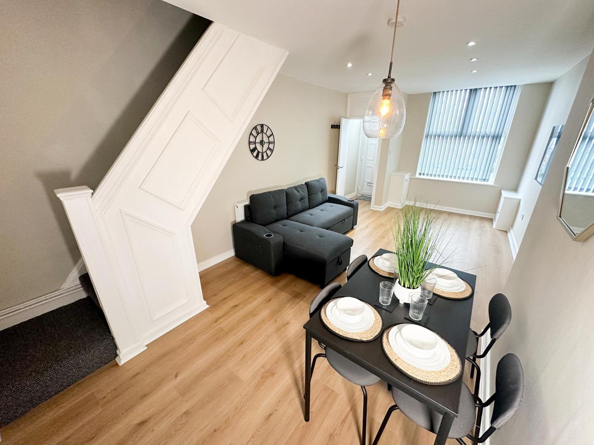 2 Bedroom House 10 Mins To City Centre & Albert Dock Ливърпул Екстериор снимка
